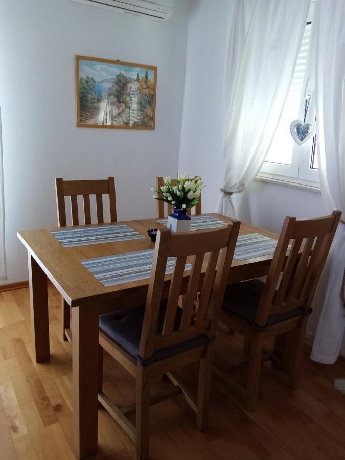 Apartman Mikola With Sea View Traù Esterno foto