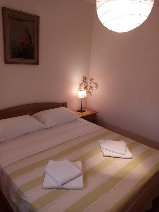 Apartman Mikola With Sea View Traù Esterno foto